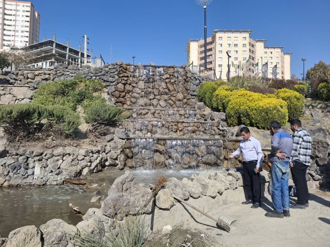 بازسازی کامل آبنمای میدان فرهنگ با تلاش واحد فضای سبز شهرداری پردیس